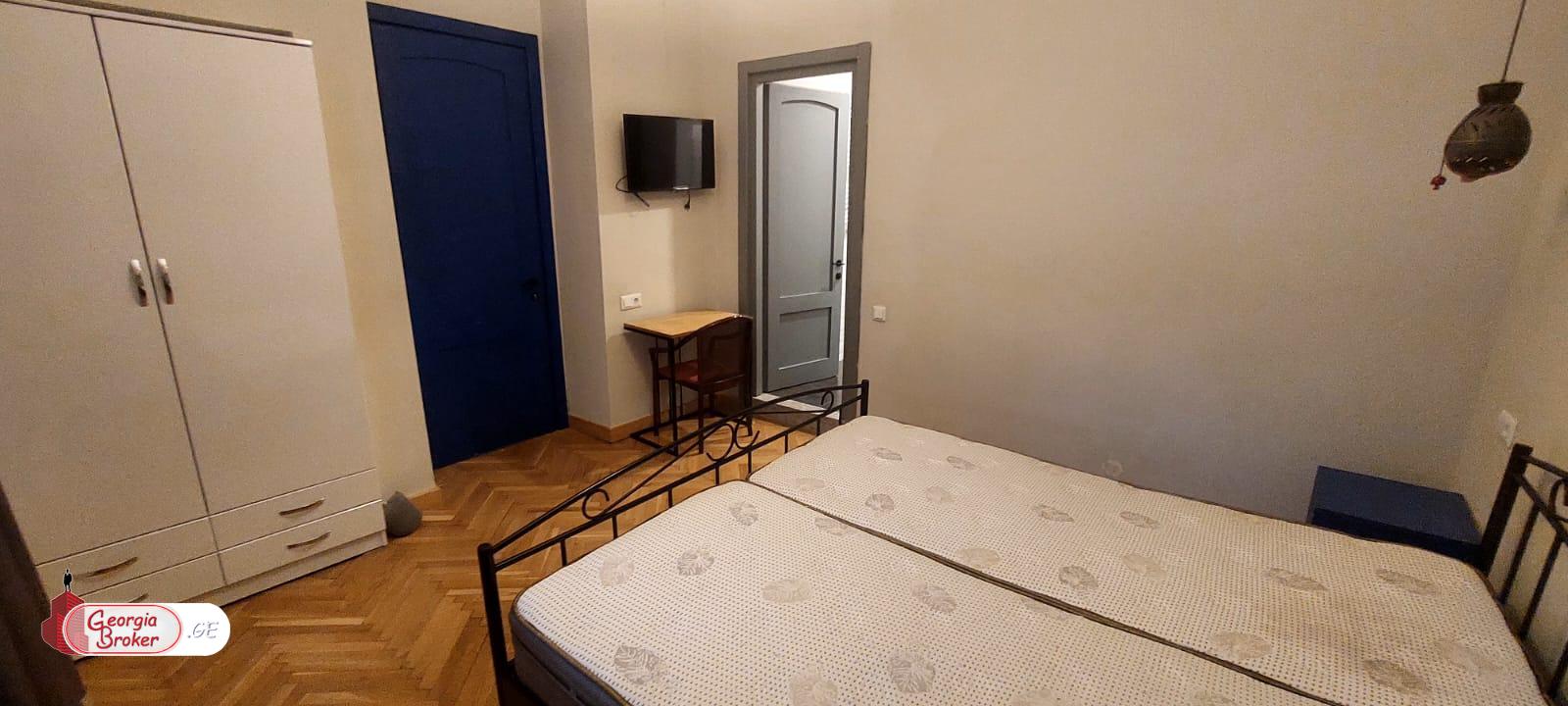 ქირავდება ახალი გარემონტებული 6 ოთახიანი ბინა ვერის პარკთან